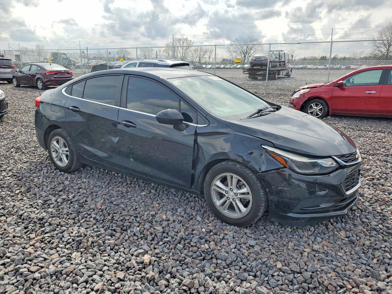 2018 Chevrolet Cruze VIN 1G1BE5SM5J7143471 photo 4