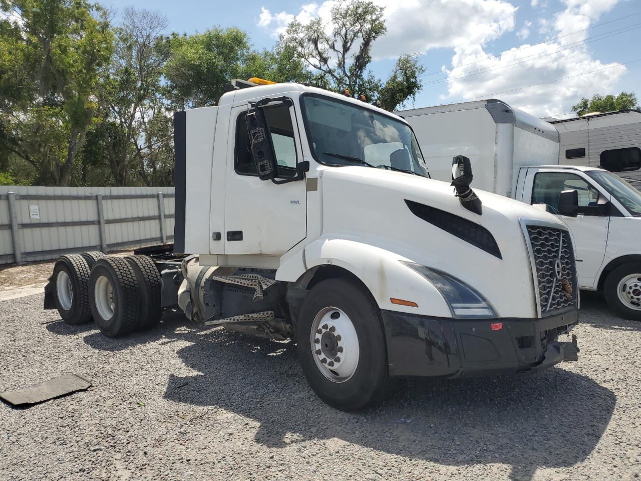 2022 VOLVO Vn VIN 4V4NC9EHXNN312888 photo 1