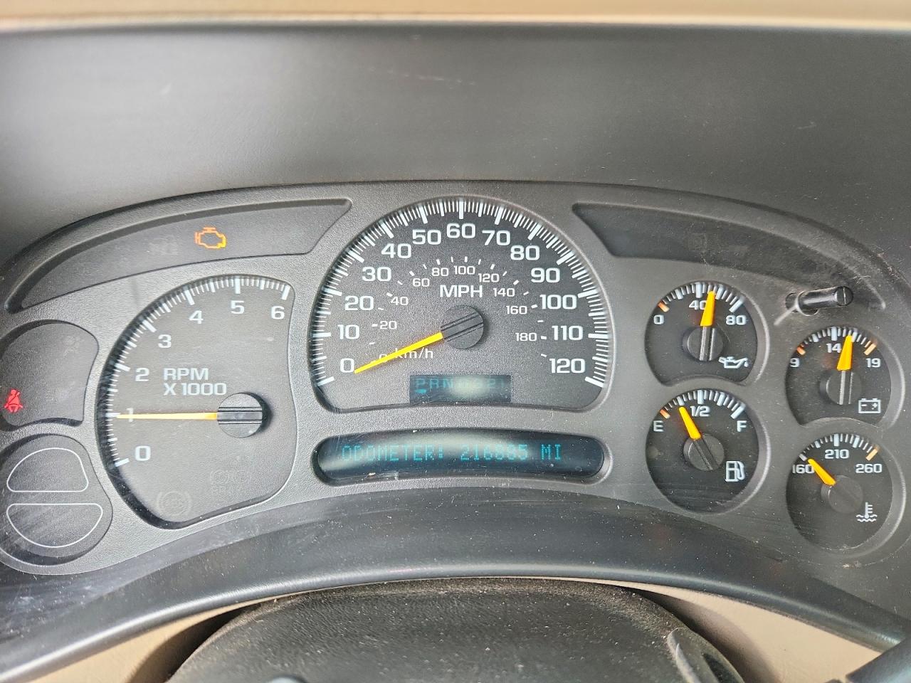 2004 Chevrolet Suburban VIN 1GNFK16TX4J204484 photo 9