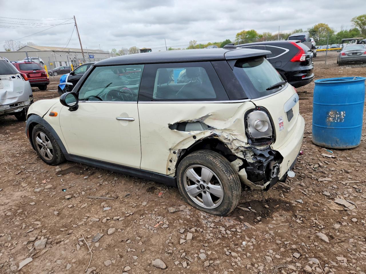 2015 MINI Cooper VIN WMWXM5C5XF3B34366 photo 2