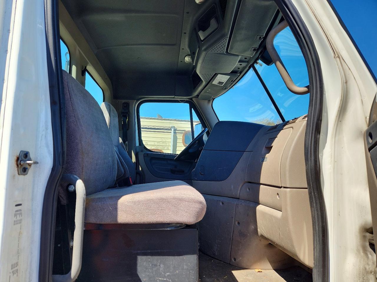 2018 FREIGHTLINER All other VIN 3AKBGADV7JDJU2444 photo 6