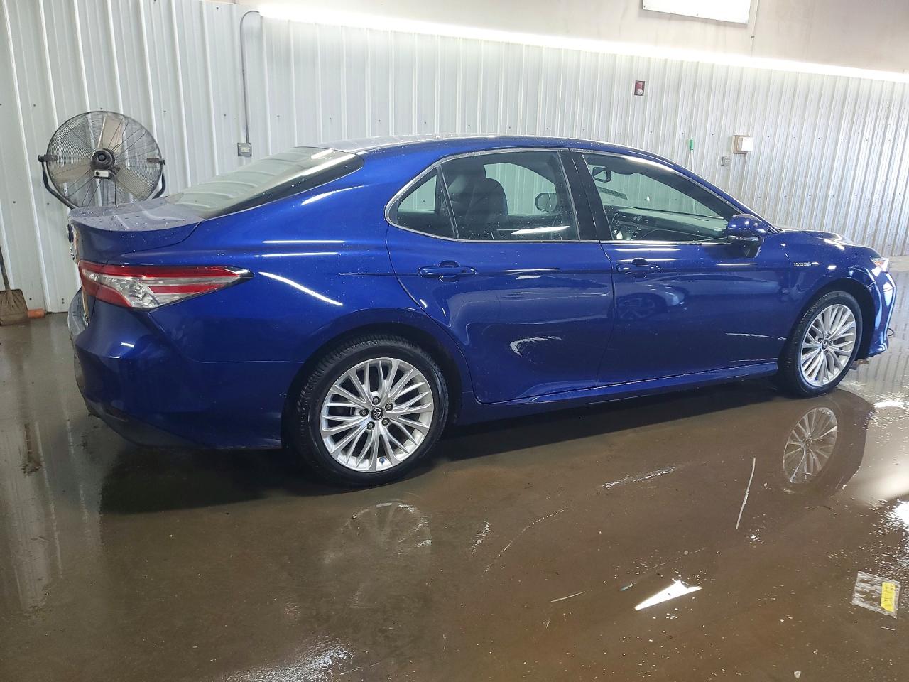 2018 Toyota Camry sola VIN 4T1B21HK6JU501558 photo 3