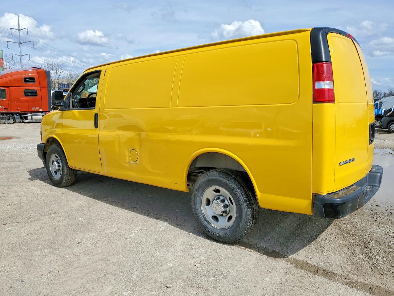 2020 Chevy Express VIN 1GCWGAFP0L1156957 photo 2