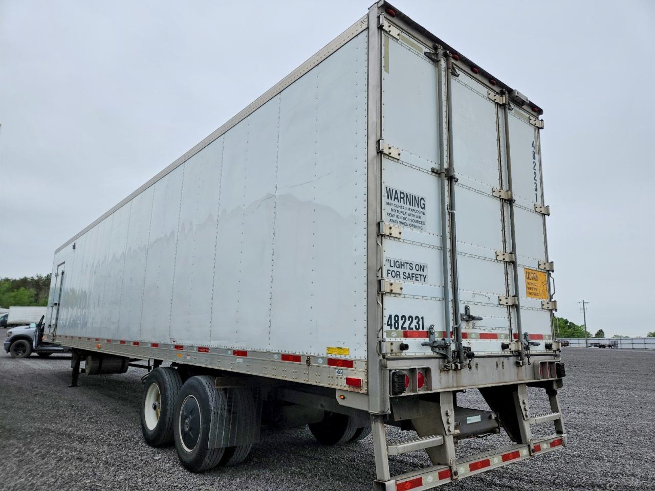 2015 UTILITY All models VIN 1UYVS2486FM408324 photo 3