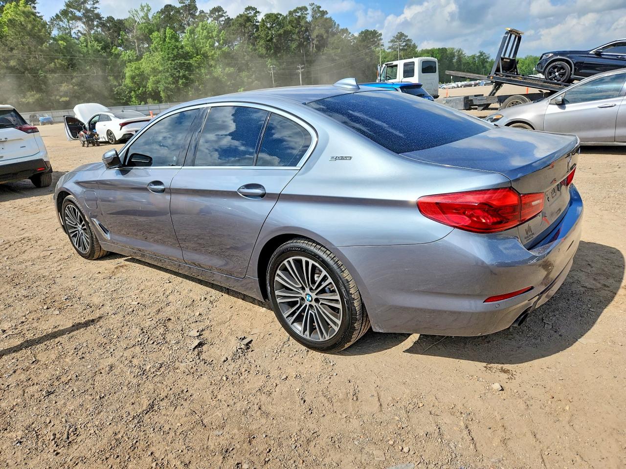 2019 BMW 5 series VIN WBAJA9C57KB388474 photo 2