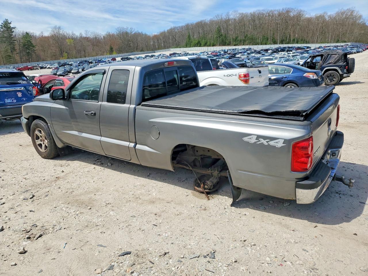 2005 Dodge Dakota VIN 1D7HW42K65S180724 photo 2