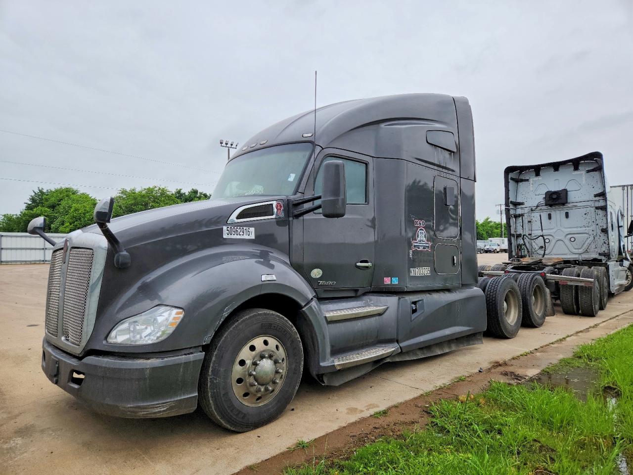 2019 KENWORTH All other VIN 1XKYD49X3KJ256570 photo 2