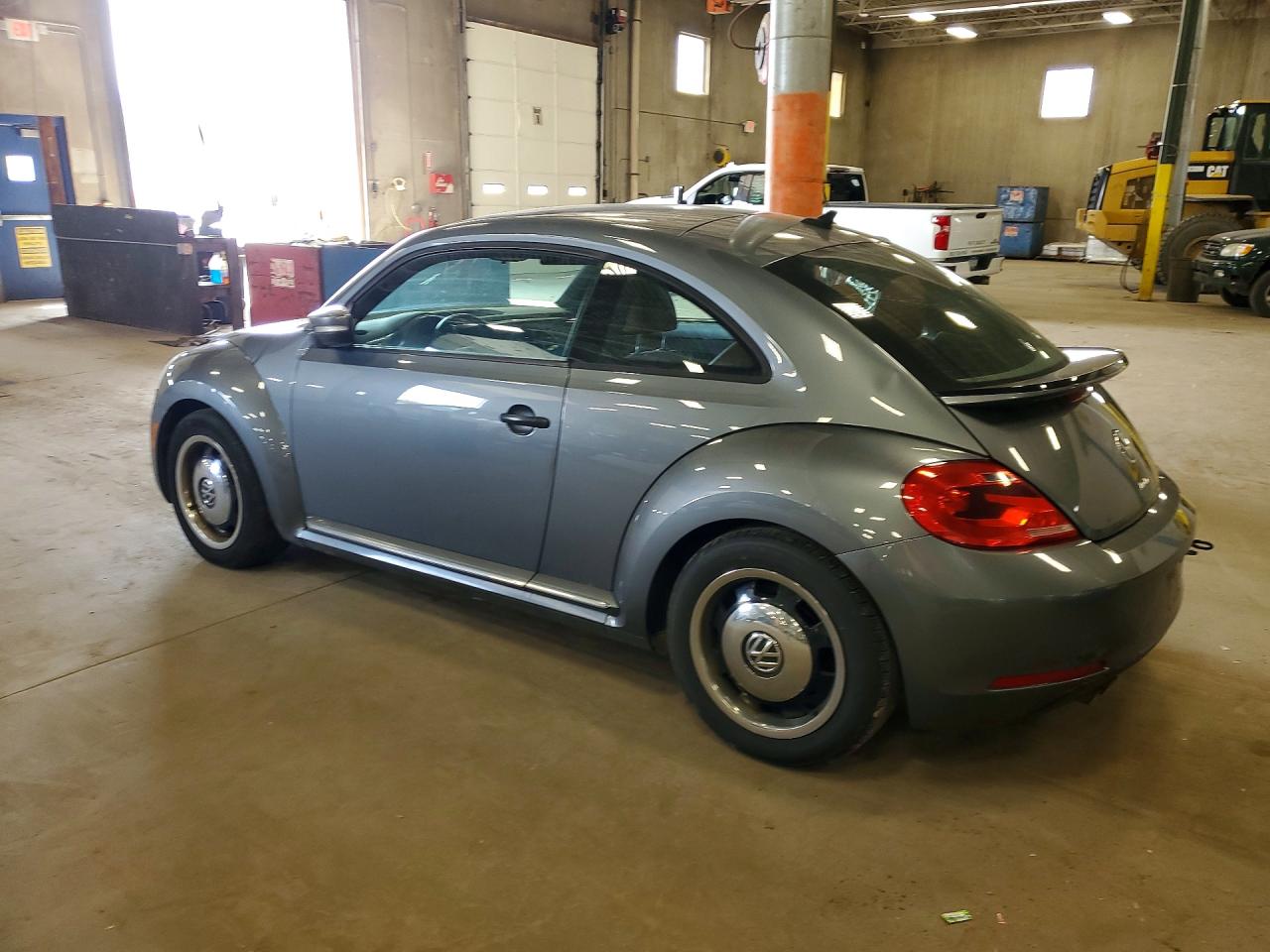 2016 Volkswagen Beetle VIN 3VWF17AT5GM637625 photo 2