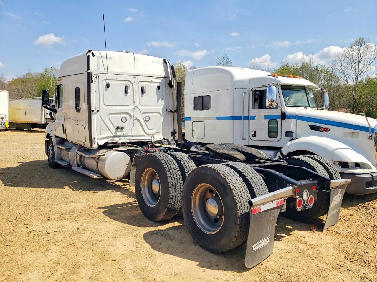 2025 FREIGHTLINER All other VIN 3AKJHHDR6SSVR9893 photo 3