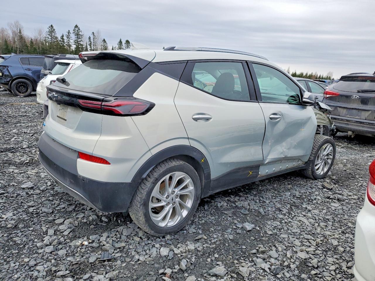 2022 Chevrolet Bolt VIN 1G1FY6S09N4126739 photo 3