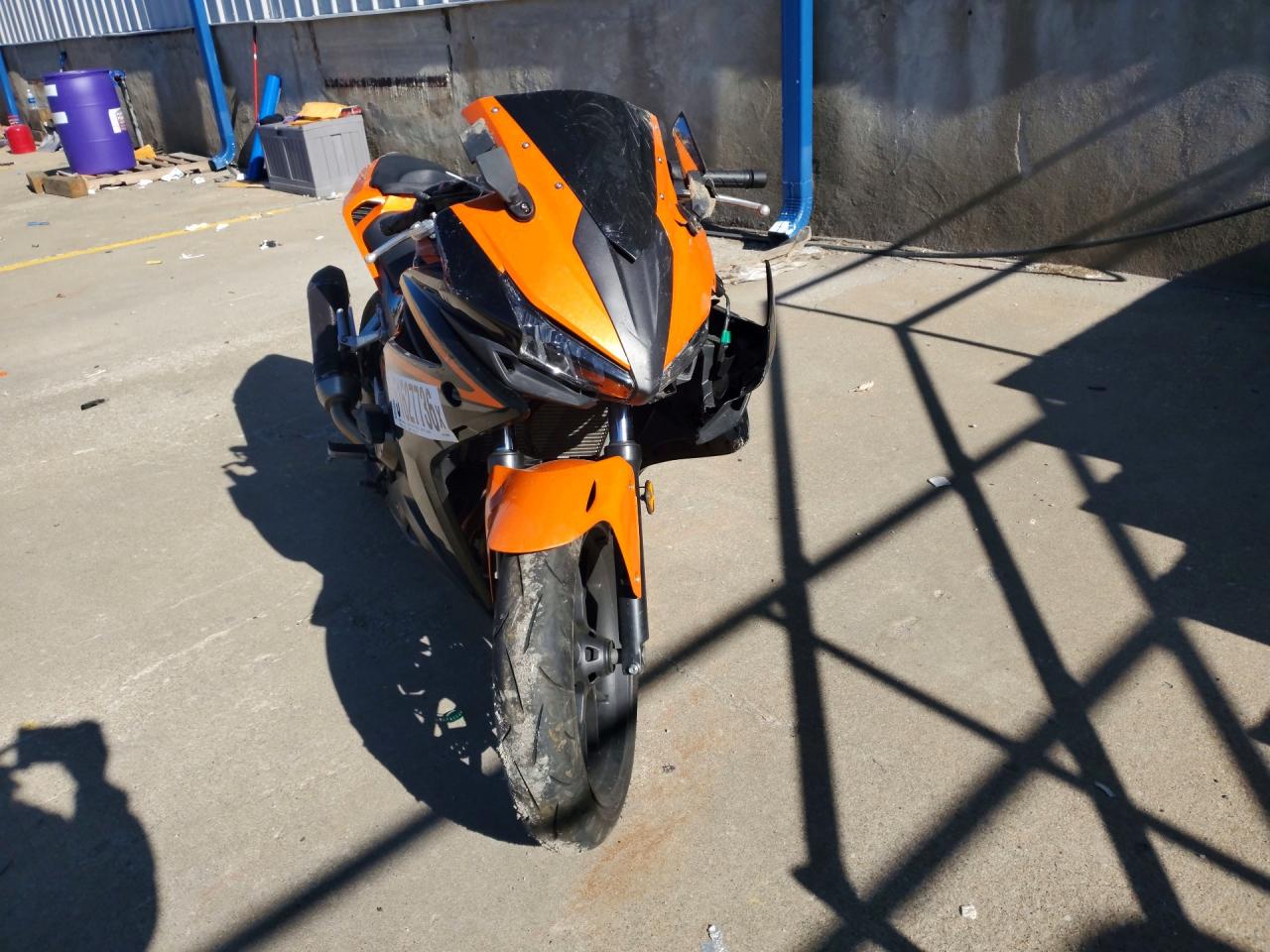 2017 Honda Cbr cycle VIN MLHPC4401H5400040 photo 2