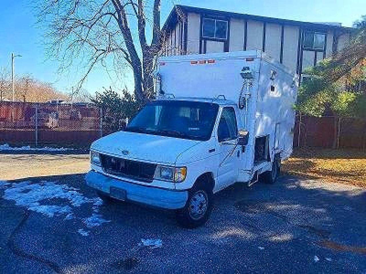 1995 Ford Econoline VIN 1FDKE37H5SHA01586 photo 2