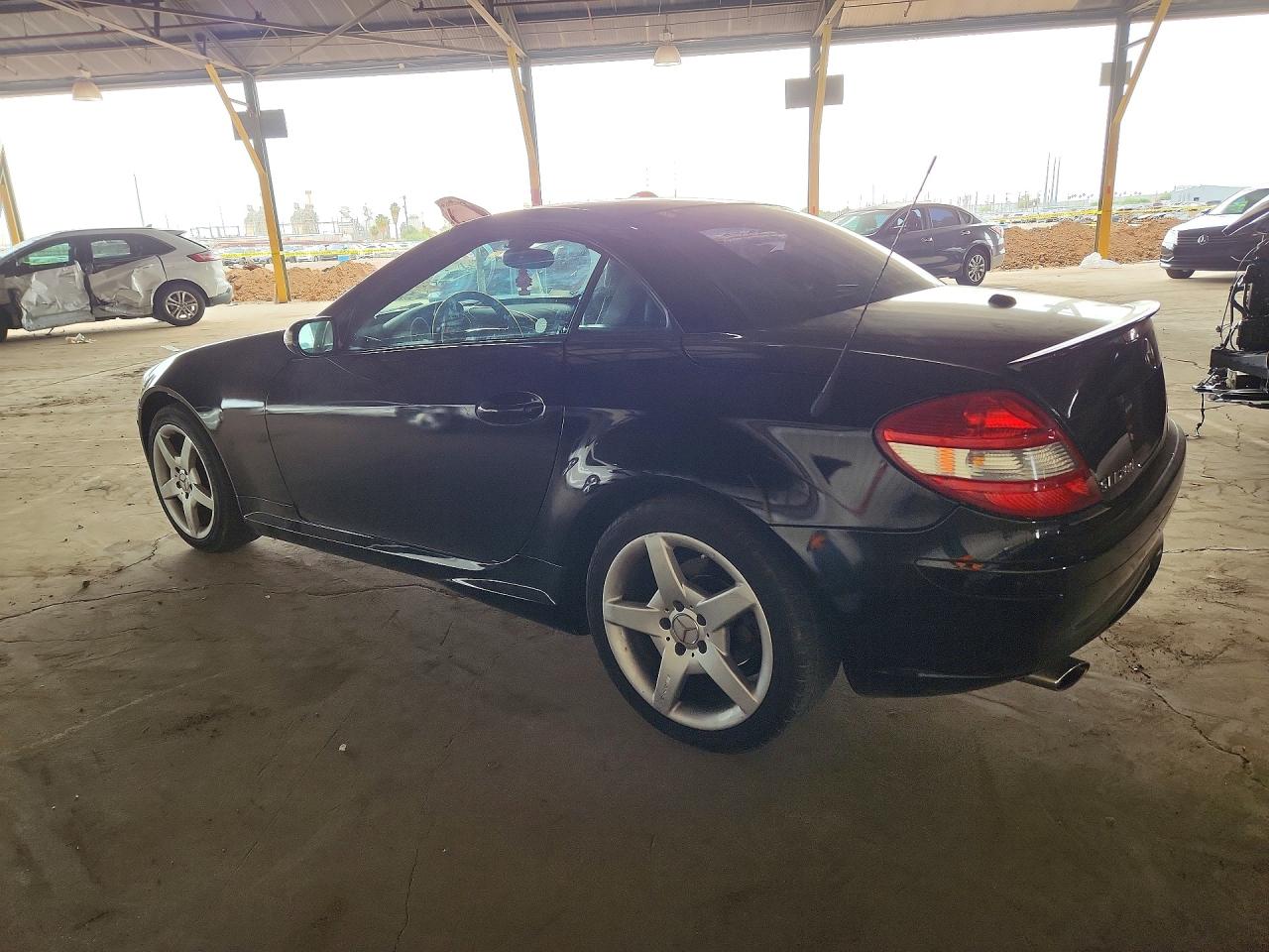 2008 Mercedes-Benz Slk-class VIN WDBWK54F08F173556 photo 2