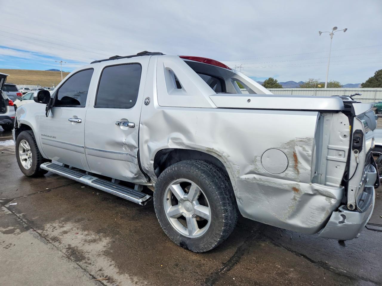 2013 Chevrolet Avalanche VIN 3GNMCGE08DG236835 photo 2