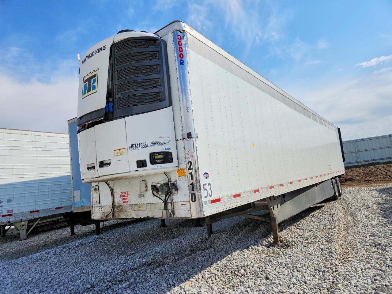 2022 UTILITY All models VIN 1UYVS2533N2454111 photo 2