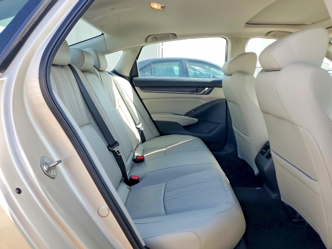 2018 Honda Accord VIN 1HGCV1F55JA191841 photo 10