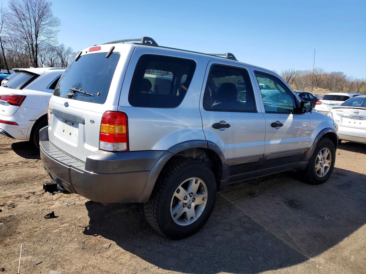 2005 Ford Escape VIN 1FMYU93145KA44025 photo 3