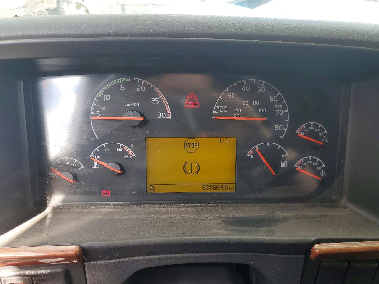 2004 VOLVO Vn VIN 4V4NC9TH24N362444 photo 8