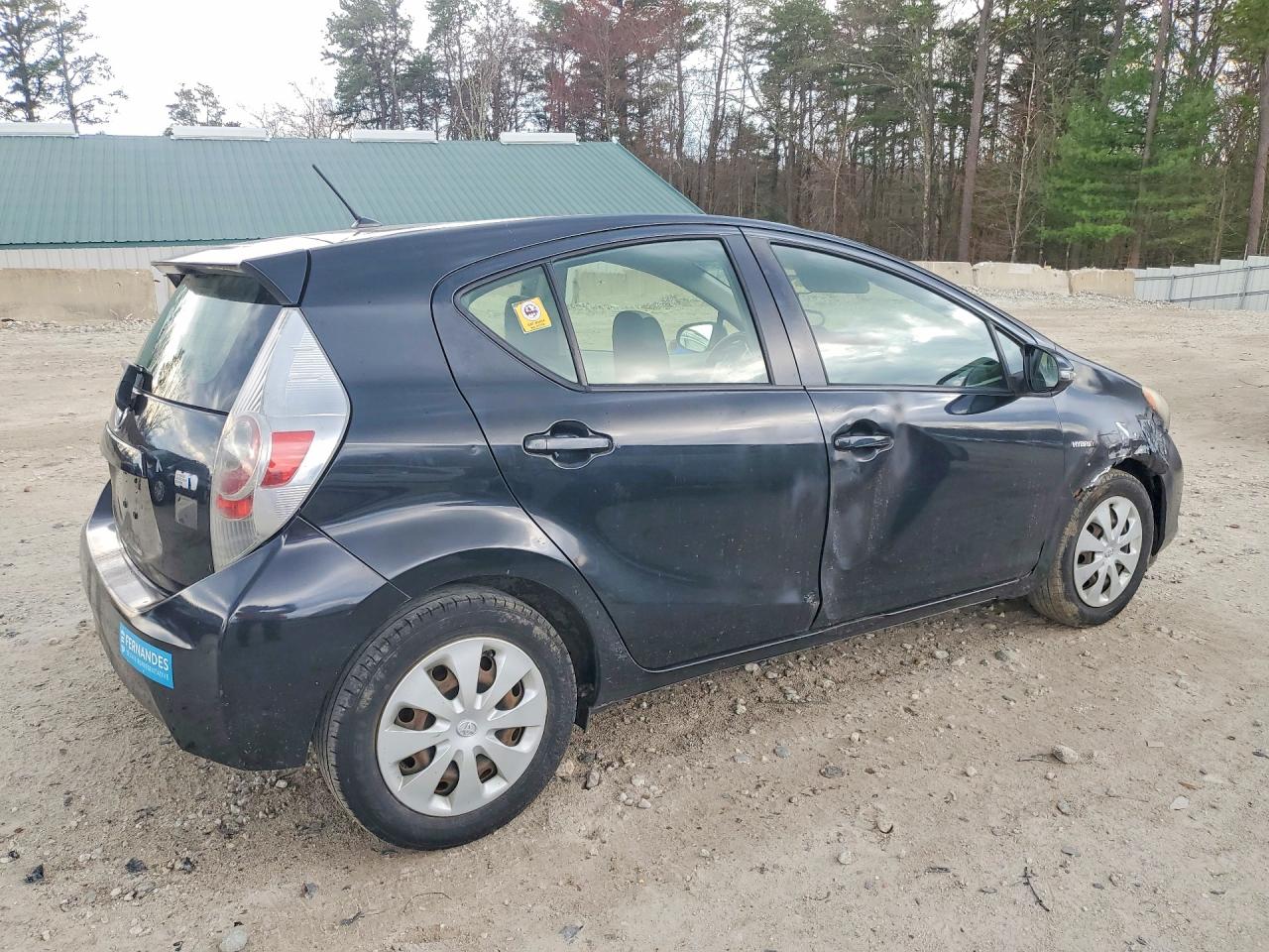 2013 Toyota Prius c on VIN JTDKDTB38D1553680 photo 3