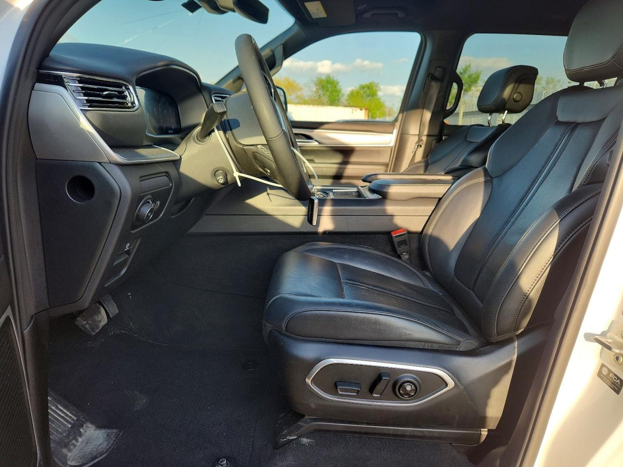 2025 Jeep Wagoneer VIN 1C4SJVBP3SS510119 photo 7