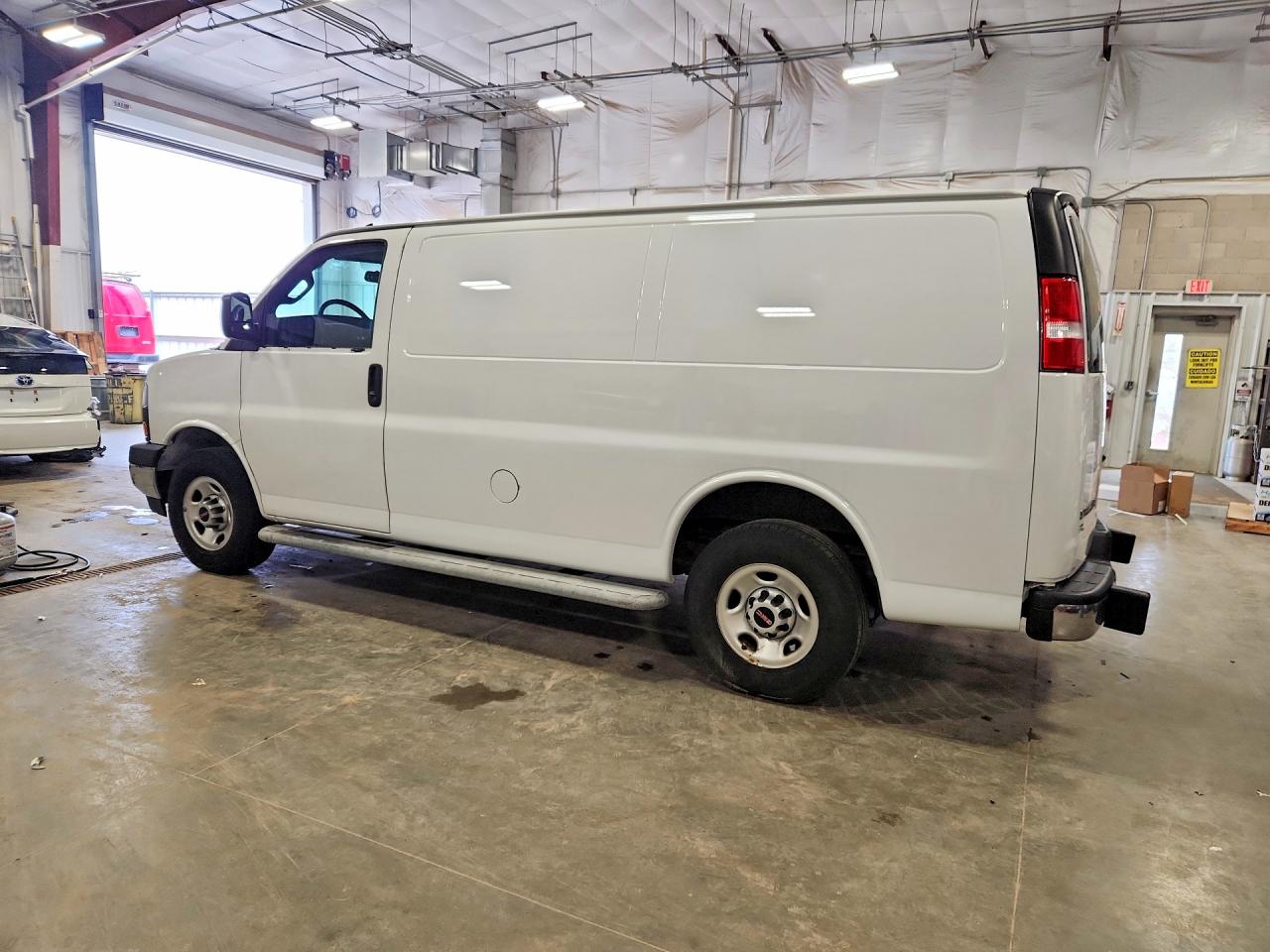 2020 GMC Savana VIN 1GTW7AFG1L1173184 photo 2