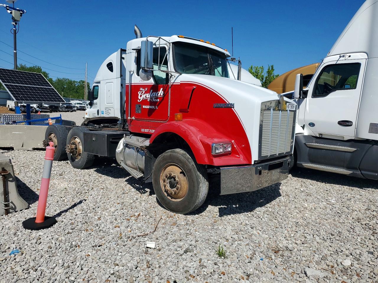 2000 KENWORTH All other VIN 1XKDD09X2YJ831077 photo 4