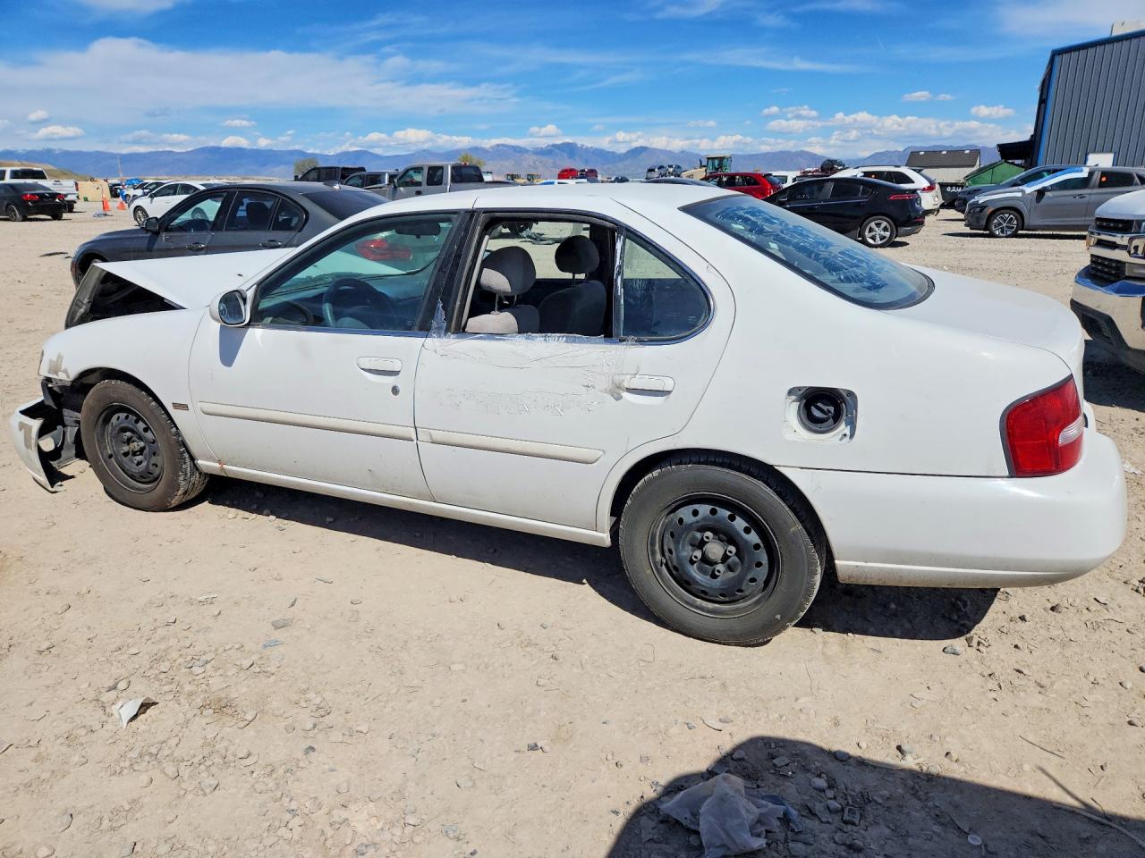 2001 Nissan Altima VIN 1N4DL01DX1C213196 photo 2