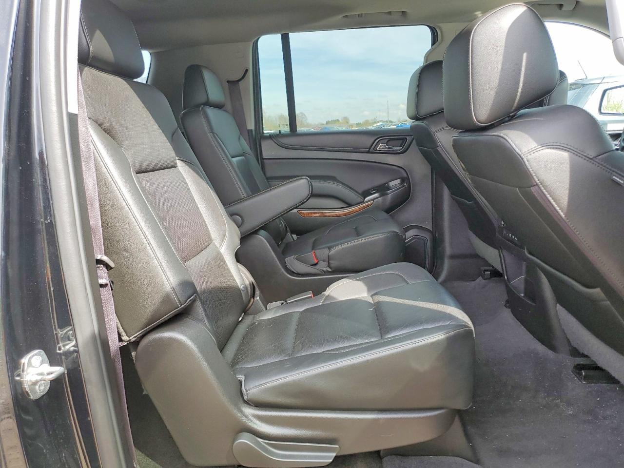2017 Chevrolet Suburban VIN 1GNSKJKC6HR258554 photo 11
