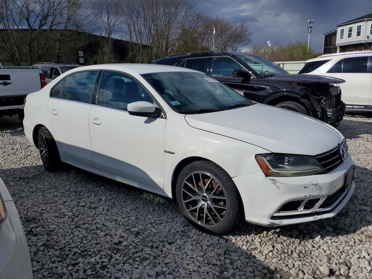2017 Volkswagen Jetta VIN 3VW2B7AJ7HM396601 photo 4