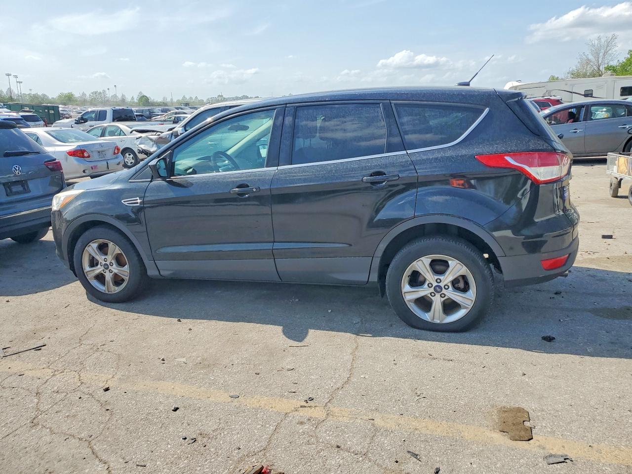 2013 Ford Escape se VIN 1FMCU0GX3DUB95672 photo 2