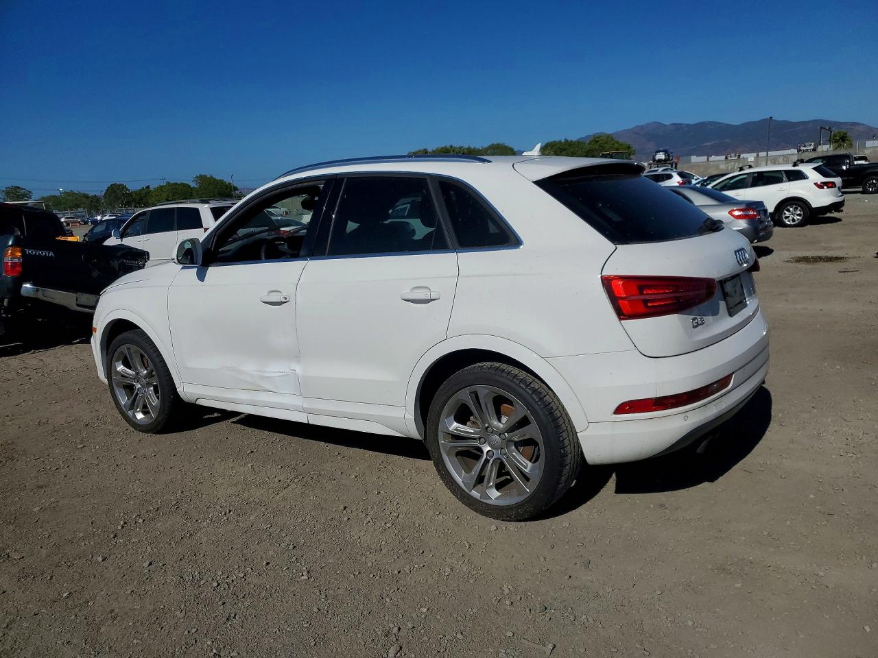 2016 Audi Q3 VIN WA1BFCFSXGR011394 photo 2