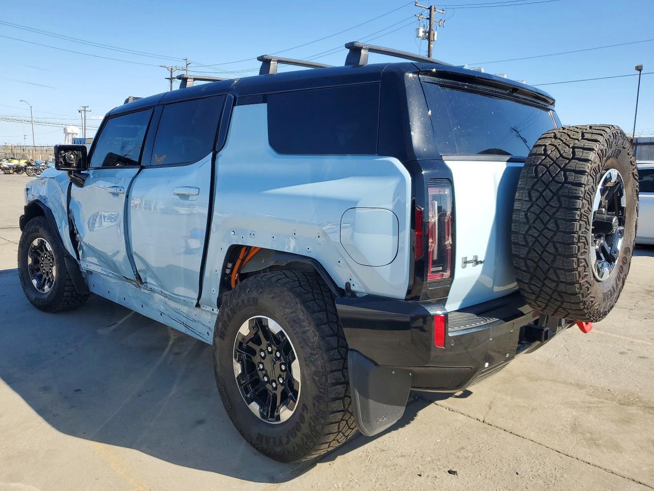 2024 GMC Hummer suv VIN 1GKB0NDE2RU104964 photo 2