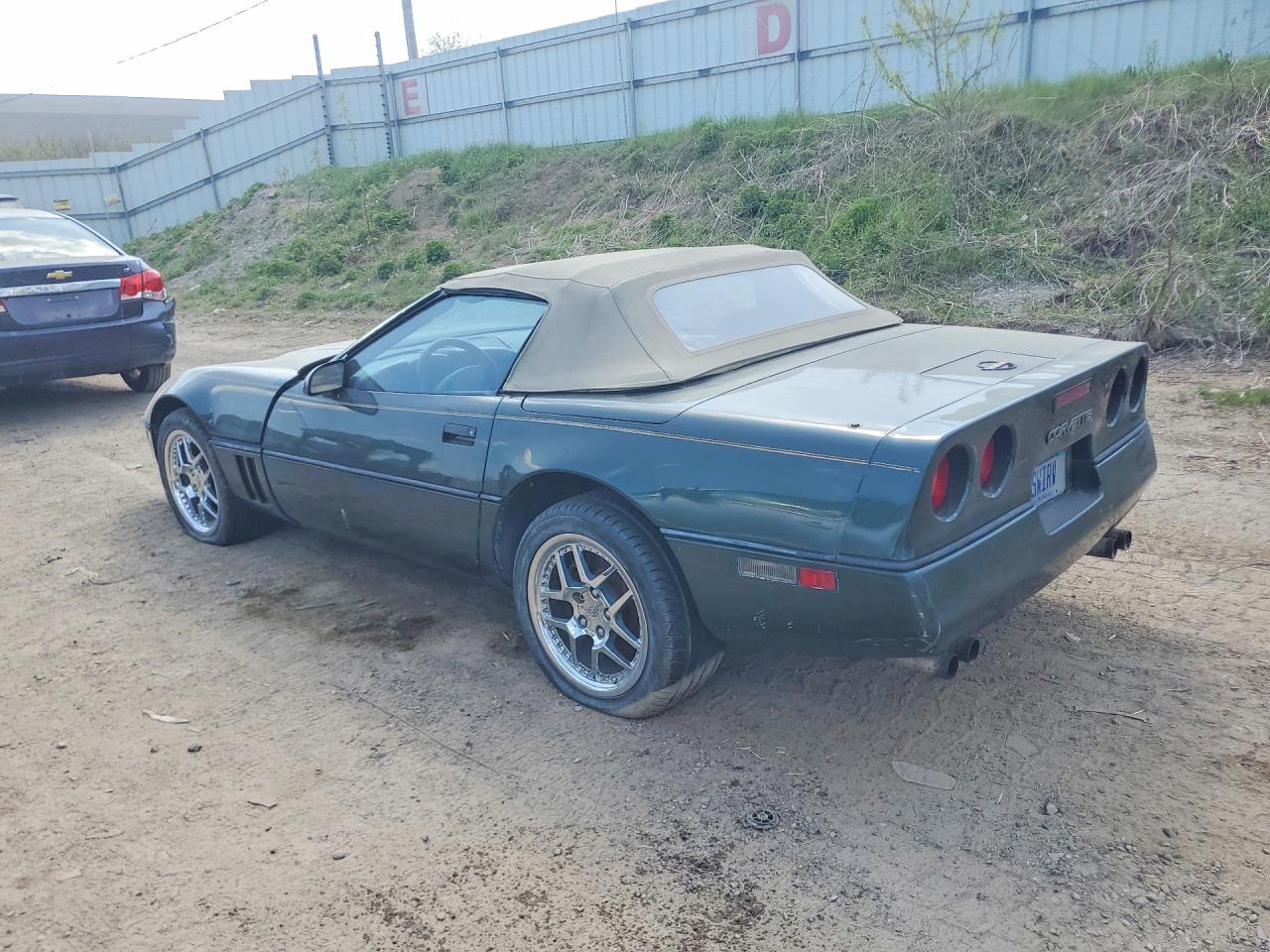 1990 Chevrolet Corvette VIN 1G1YY3381L5120520 photo 2
