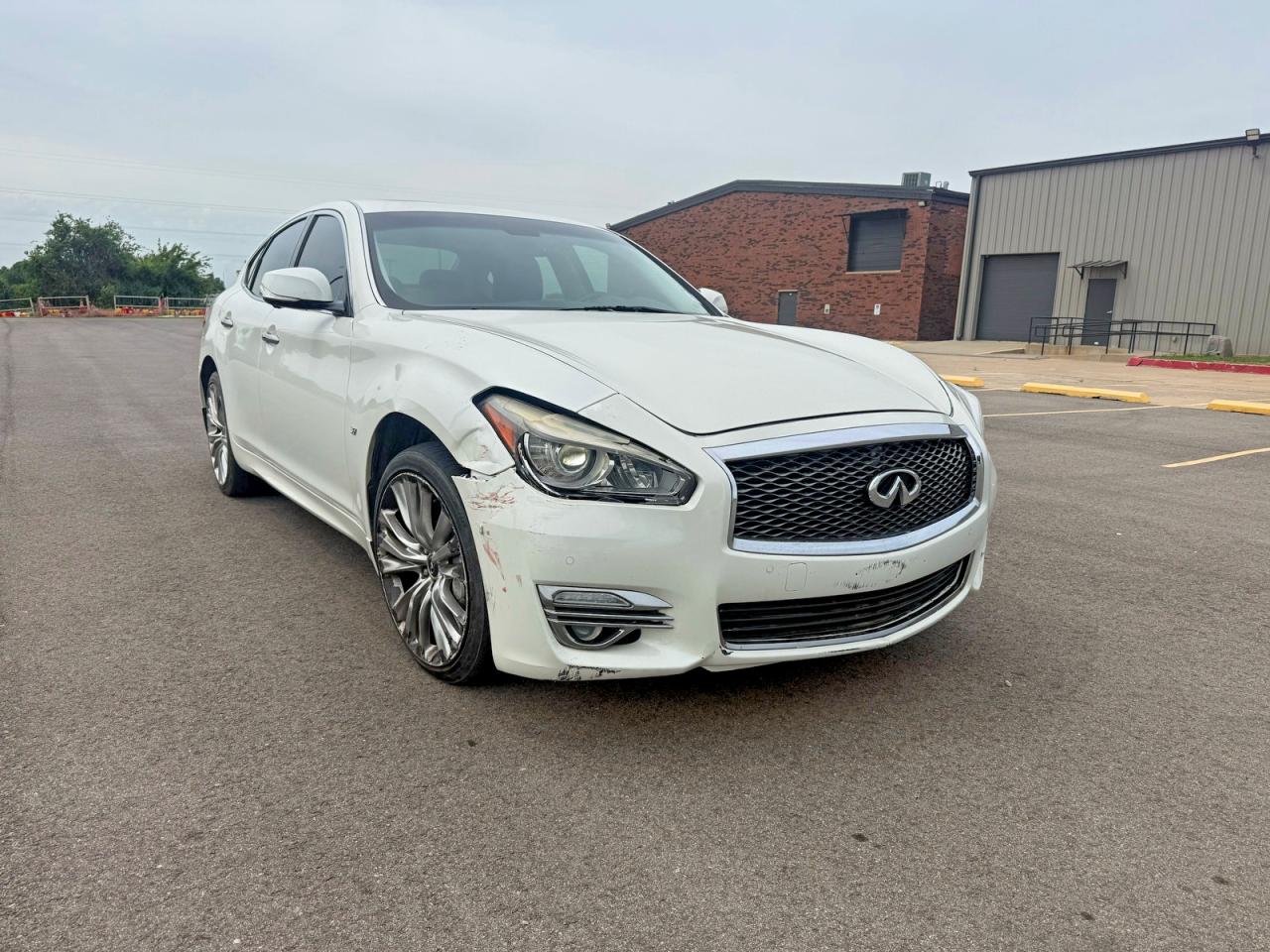 2018 Infiniti Q70 VIN JN1BY1AR2JM220919 photo 1