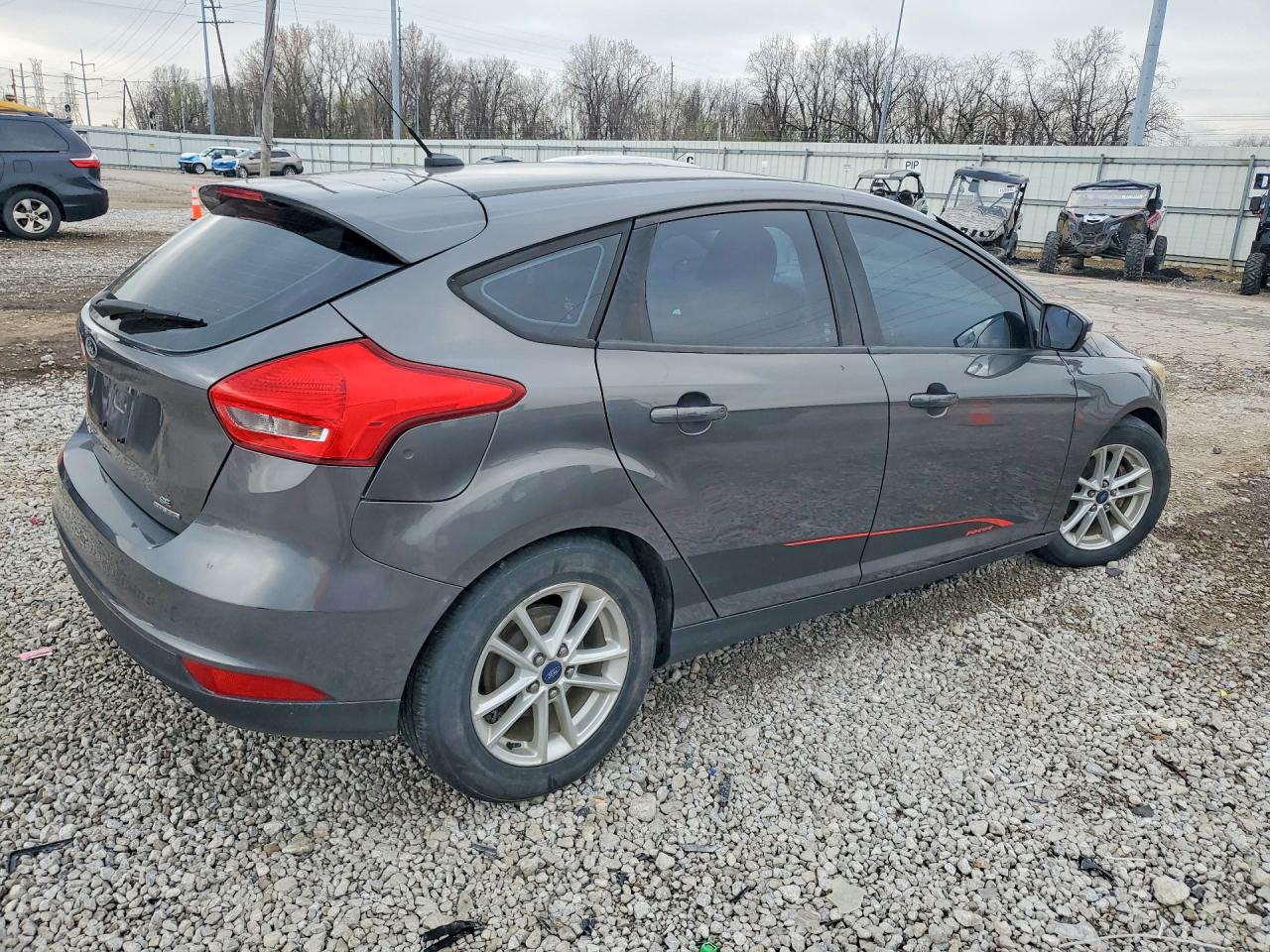 2015 Ford Focus VIN 1FADP3K21FL245383 photo 3