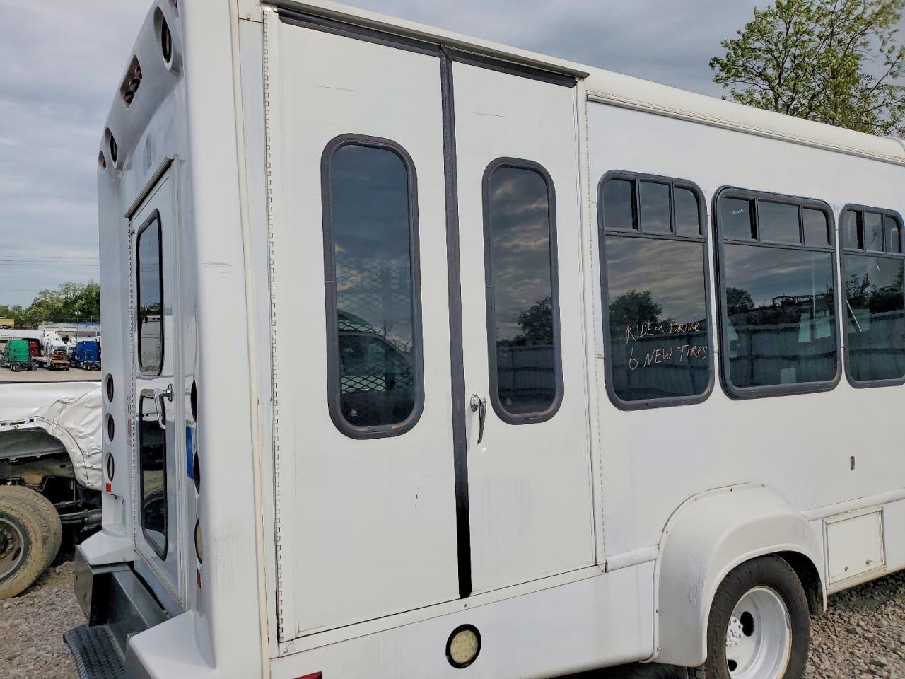 2016 Ford Econoline VIN 1FDEE3FL8GDC03520 photo 9