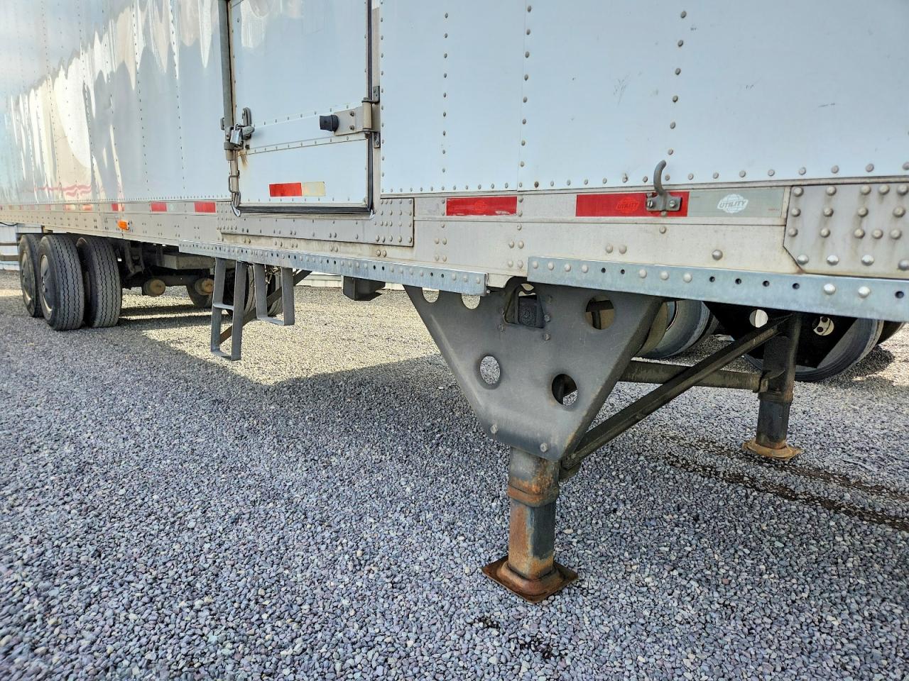 2015 UTILITY All models VIN 1UYVS2488FM408325 photo 9
