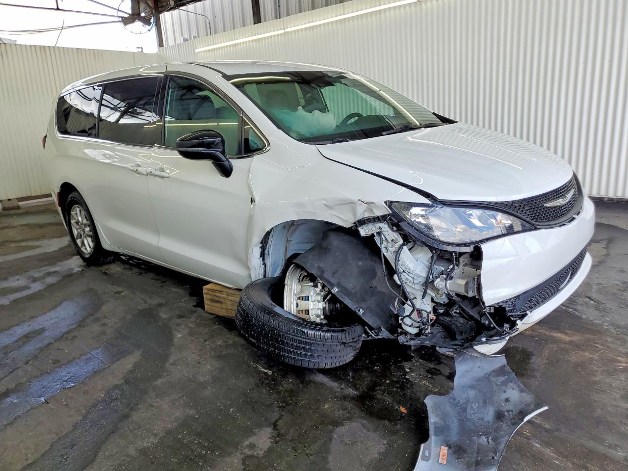 2025 Chrysler Minivan VIN 2C4RC1CG7SR534974 photo 4