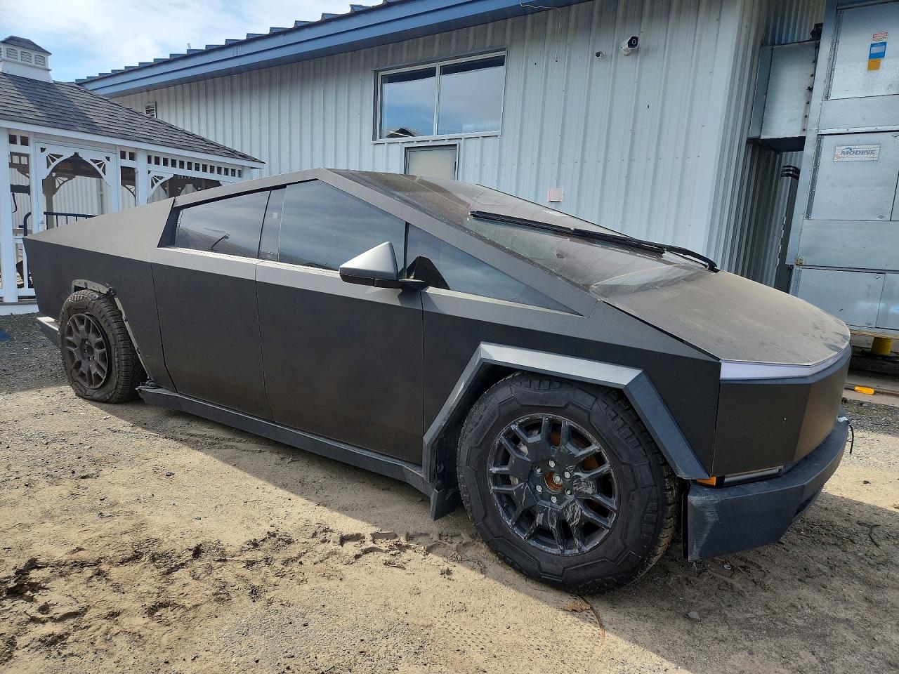 2024 Tesla Cybertruck VIN 7G2CEHED1RA001322 photo 4