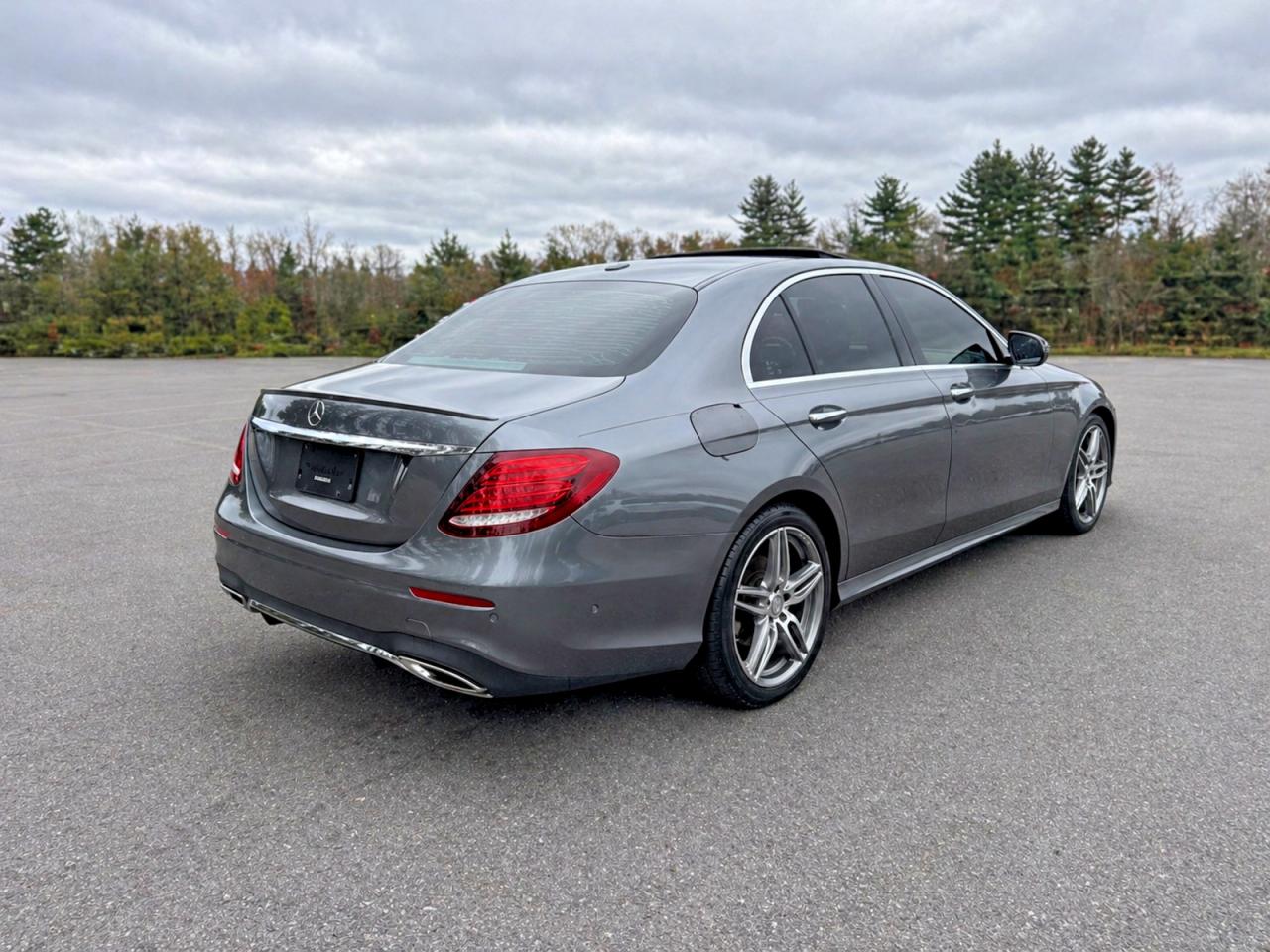 2017 Mercedes-Benz E-class VIN WDDZF4KBXHA066742 photo 4