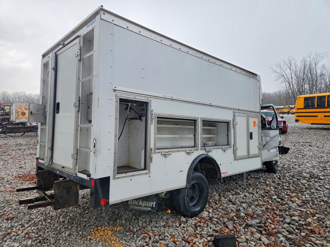 2024 Ford Econoline VIN 1FDXE4FNXRDD13763 photo 3