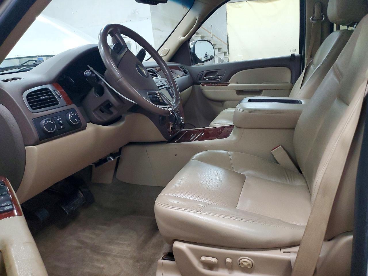 2014 Chevrolet Suburban VIN 1GNSKKE7XER164189 photo 7
