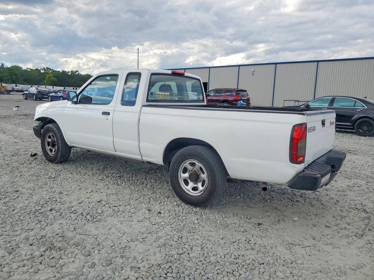 2000 Nissan Frontier VIN 1N6DD26SXYC305104 photo 2