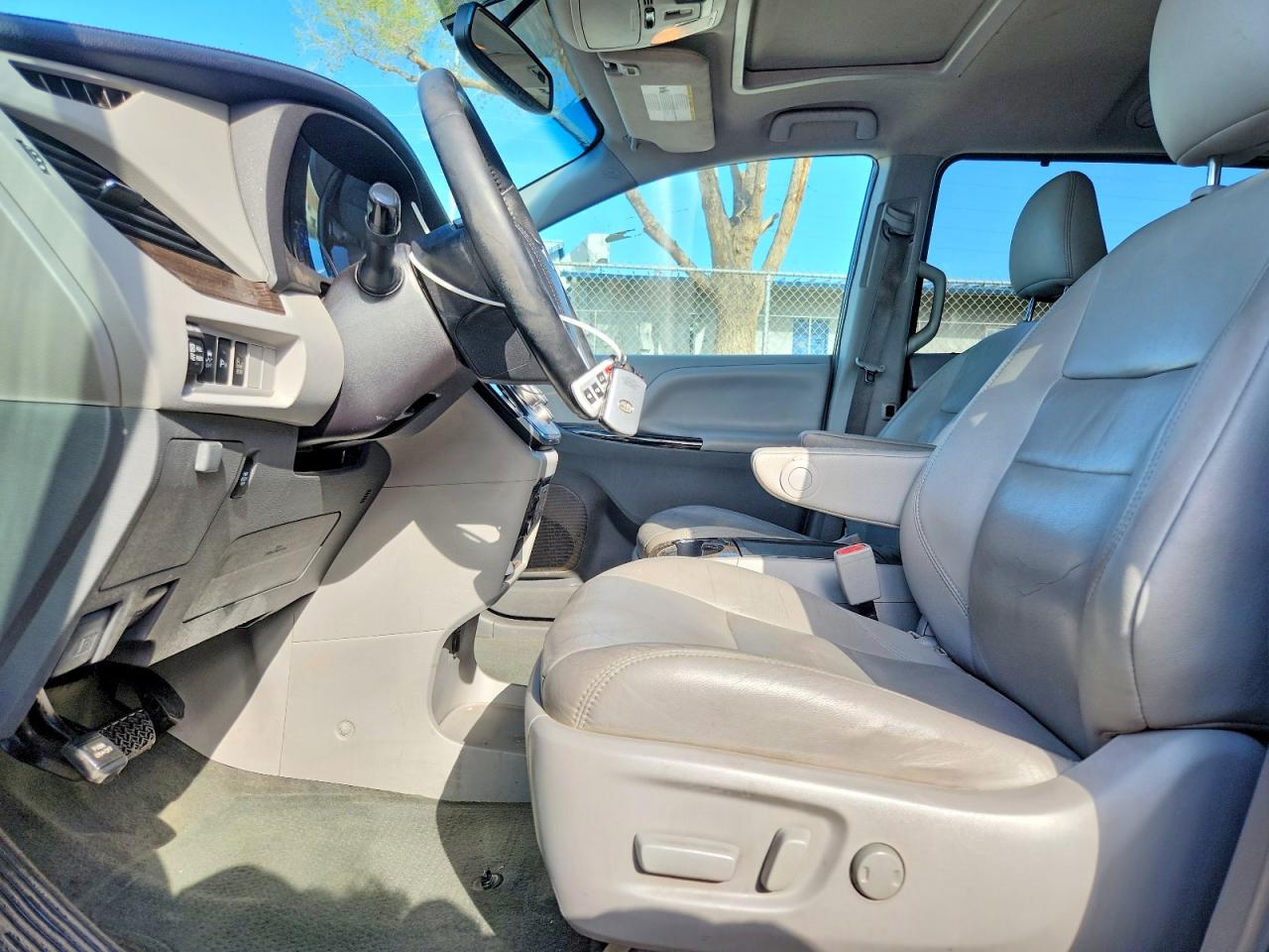 2015 Sienna VIN 5TDYK3DC5FS678168 photo 7