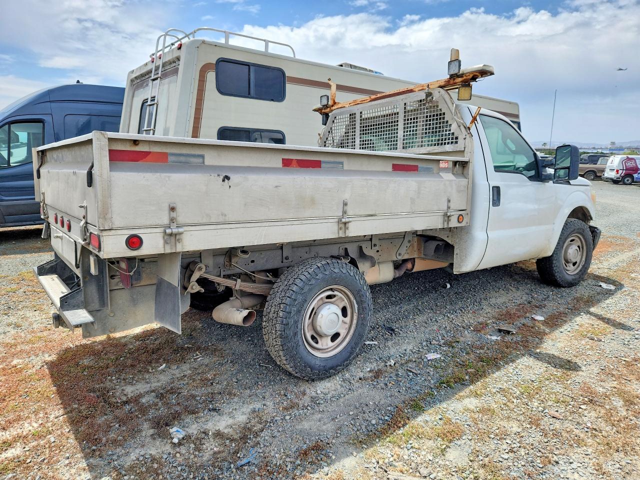 2011 Ford F350 VIN 1FDBF3E69BEB77203 photo 3