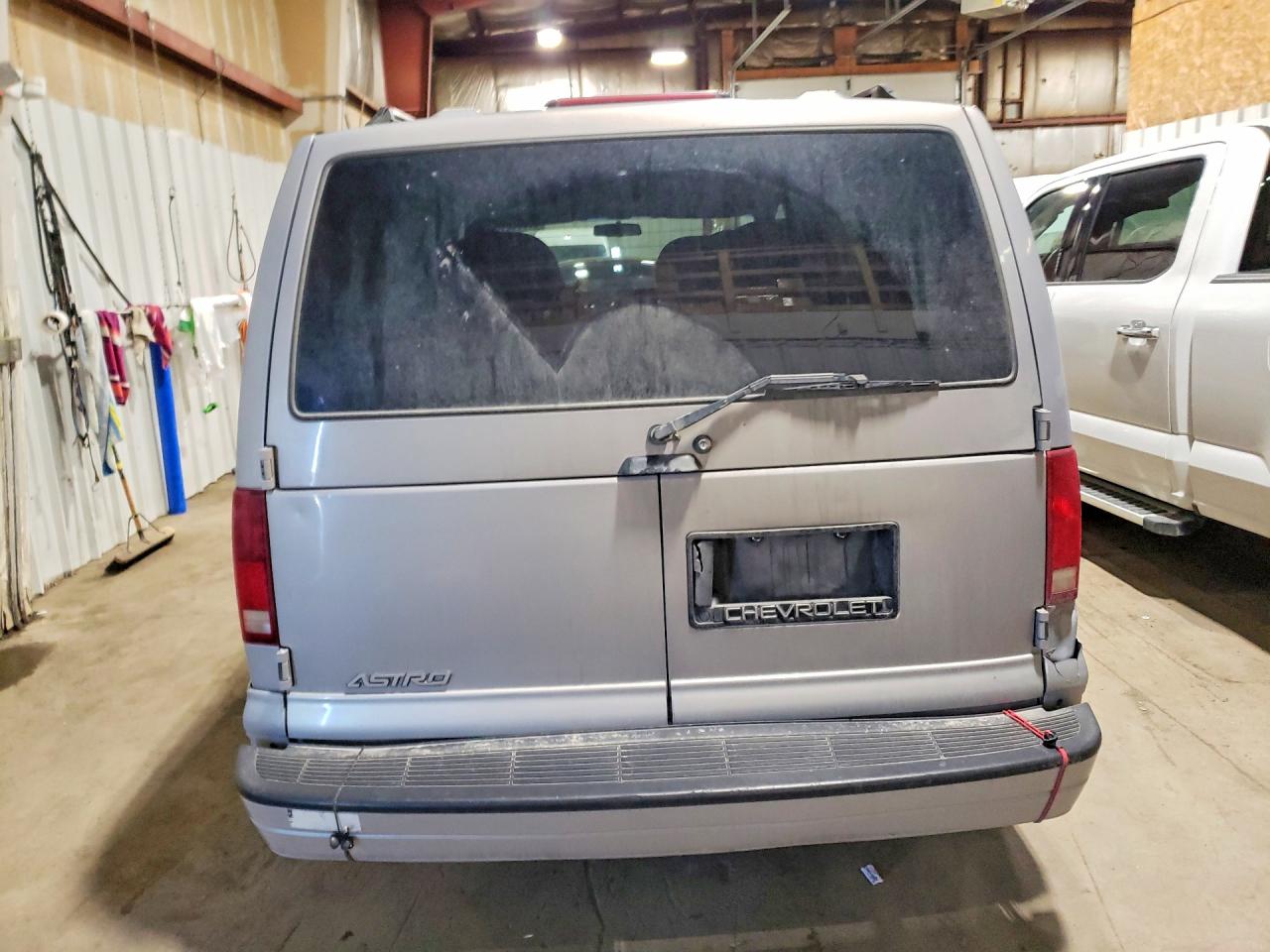 2000 CHEV Astro VIN 1GNEL19W8YB177218 photo 6