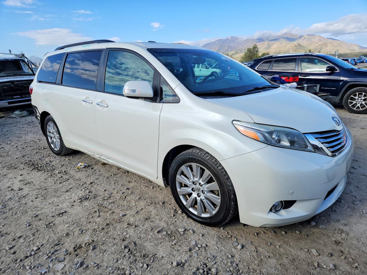 2017 TOYOTA Sienna VIN 5TDYZ3DC1HS867771 photo 4