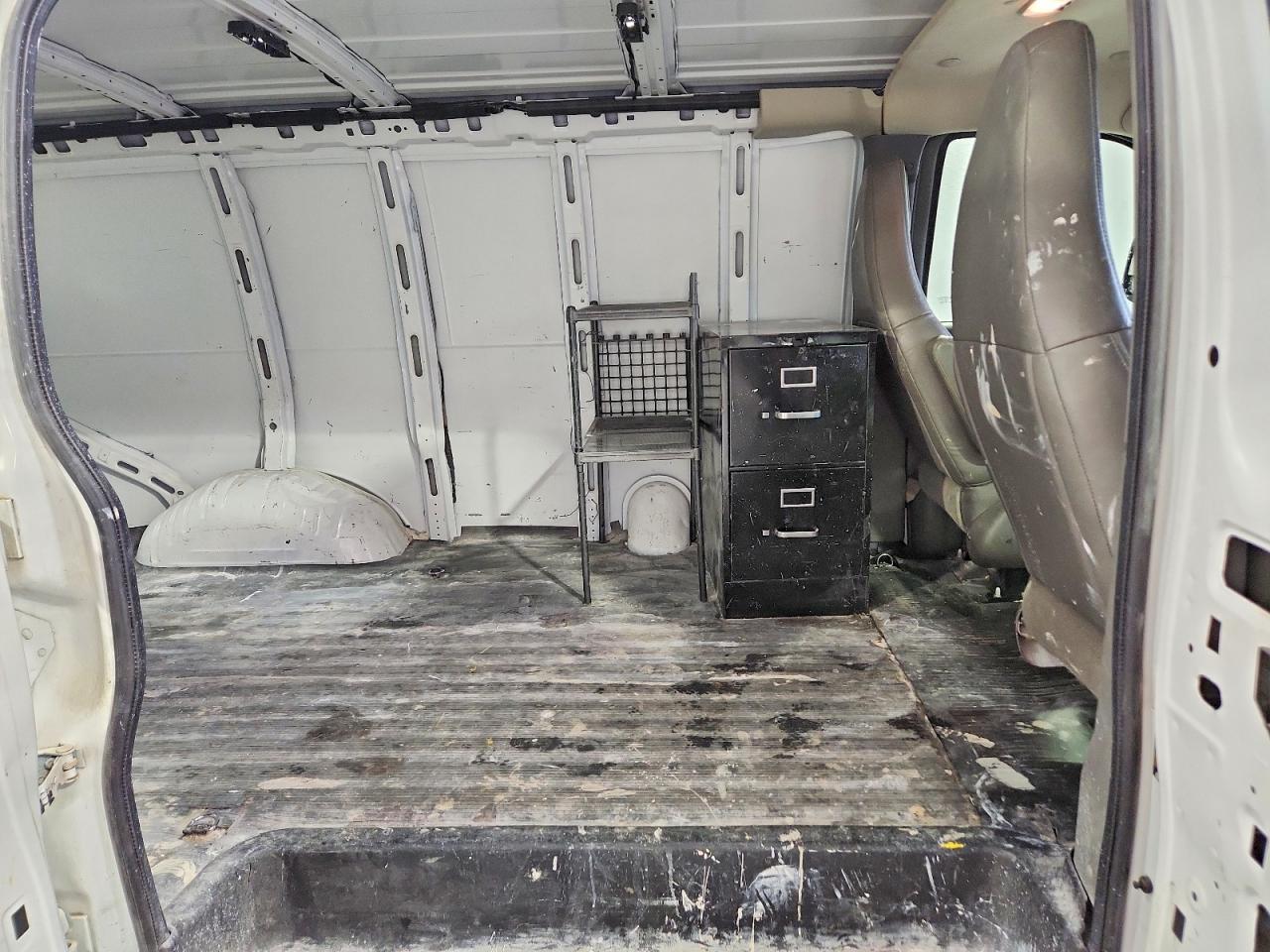 2021 Chevrolet Express VIN 1GCWGAFP8M1207509 photo 11