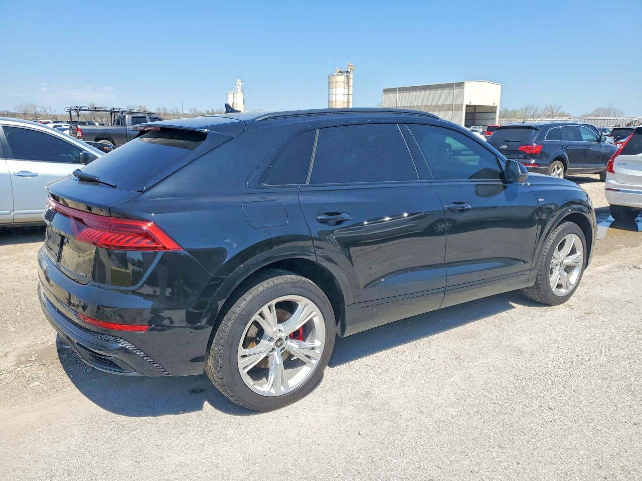 2022 Audi Q8 VIN WA1EVBF12ND021879 photo 3