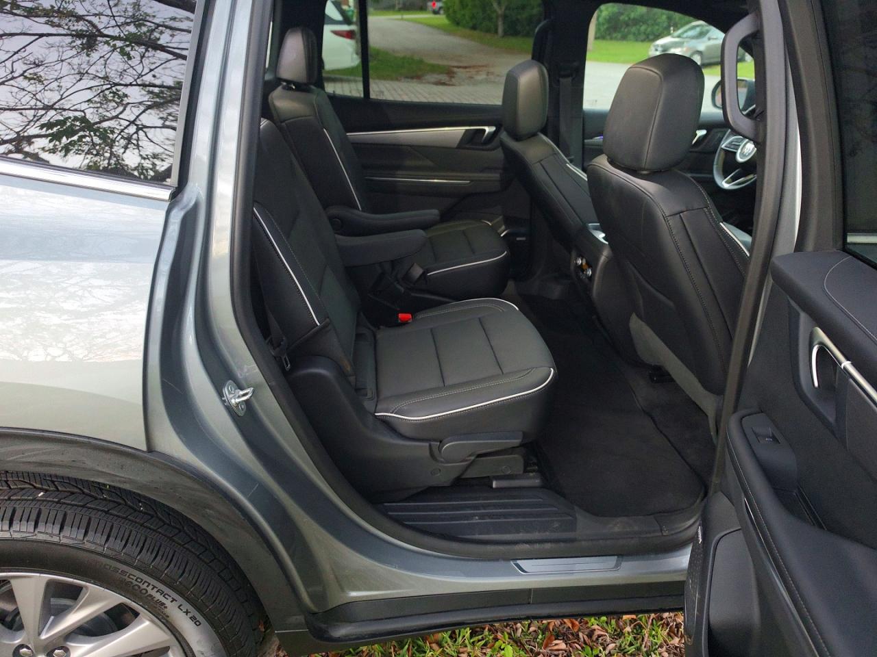 2025 Buick Enclave VIN 5GAEVARS2SJ250050 photo 6